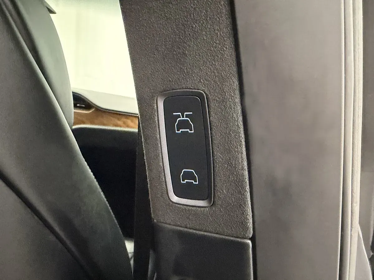 Tesla Model X photo 29