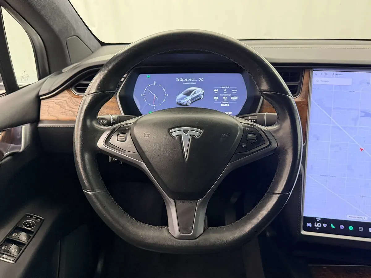 Tesla Model X photo 11