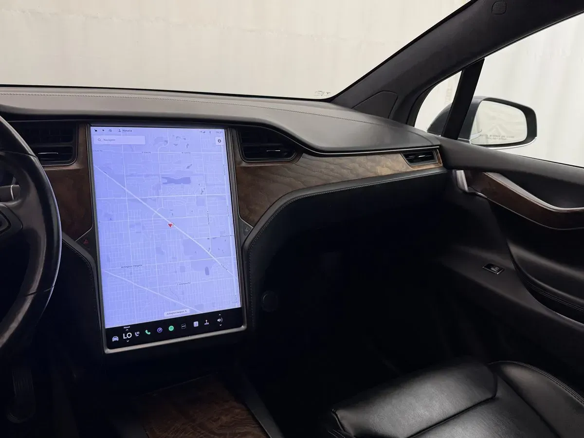 Tesla Model X photo 14