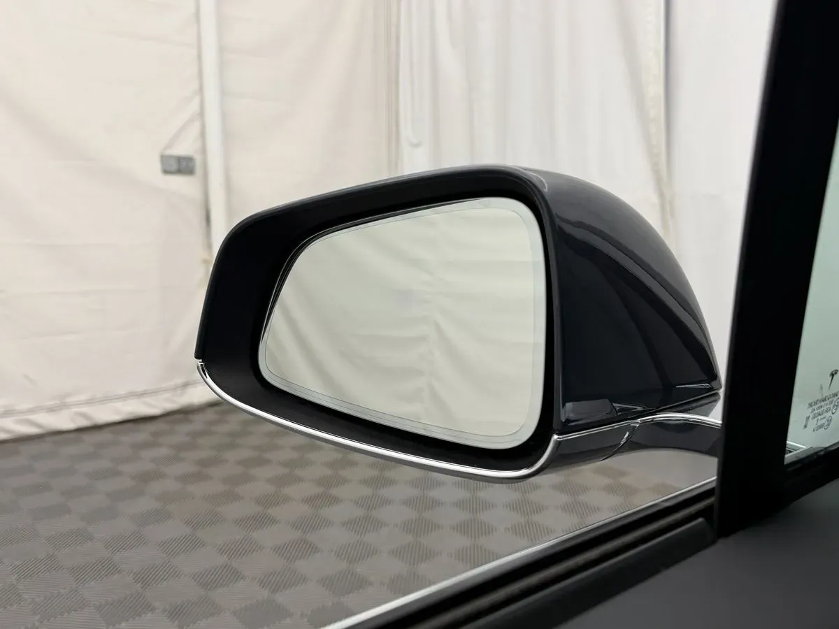 Tesla Model X photo 13