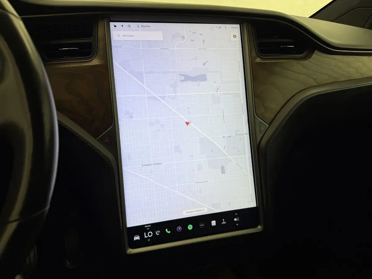 Tesla Model X photo 18