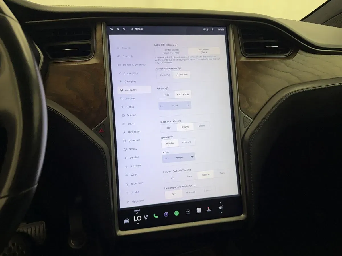 Tesla Model X photo 21
