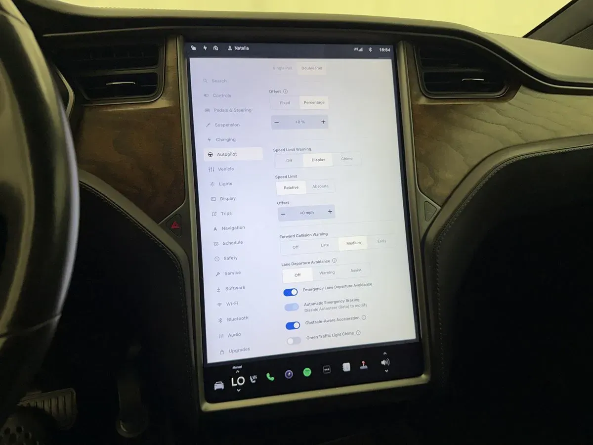 Tesla Model X photo 22