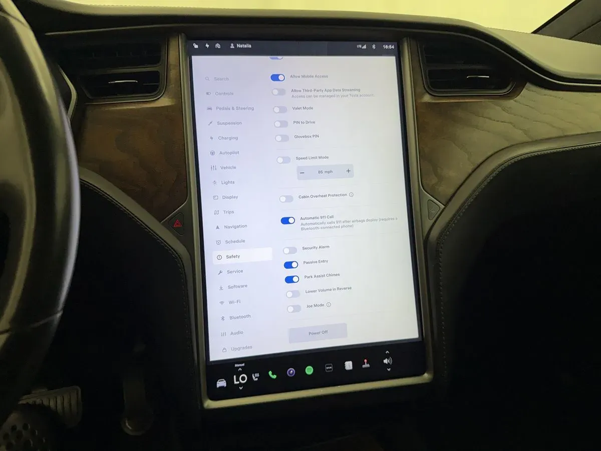 Tesla Model X photo 16