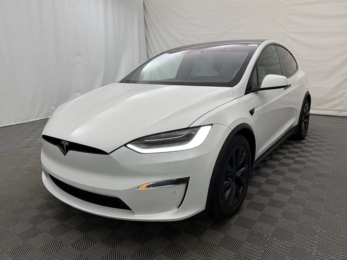 Tesla Model X photo 2