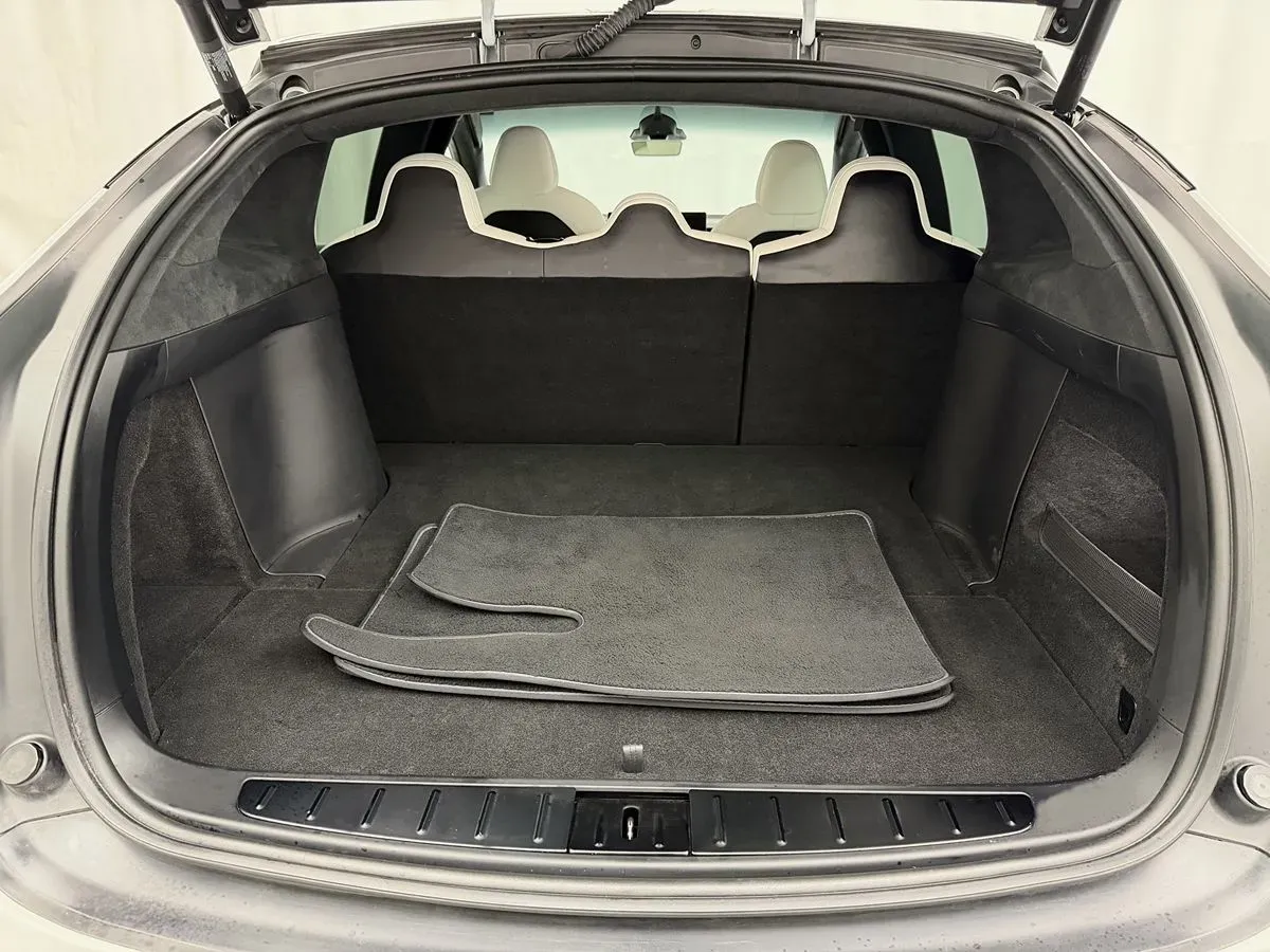 Tesla Model X photo 42