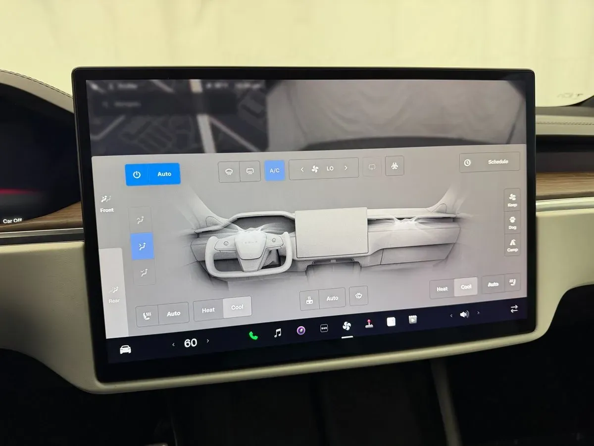 Tesla Model X photo 27