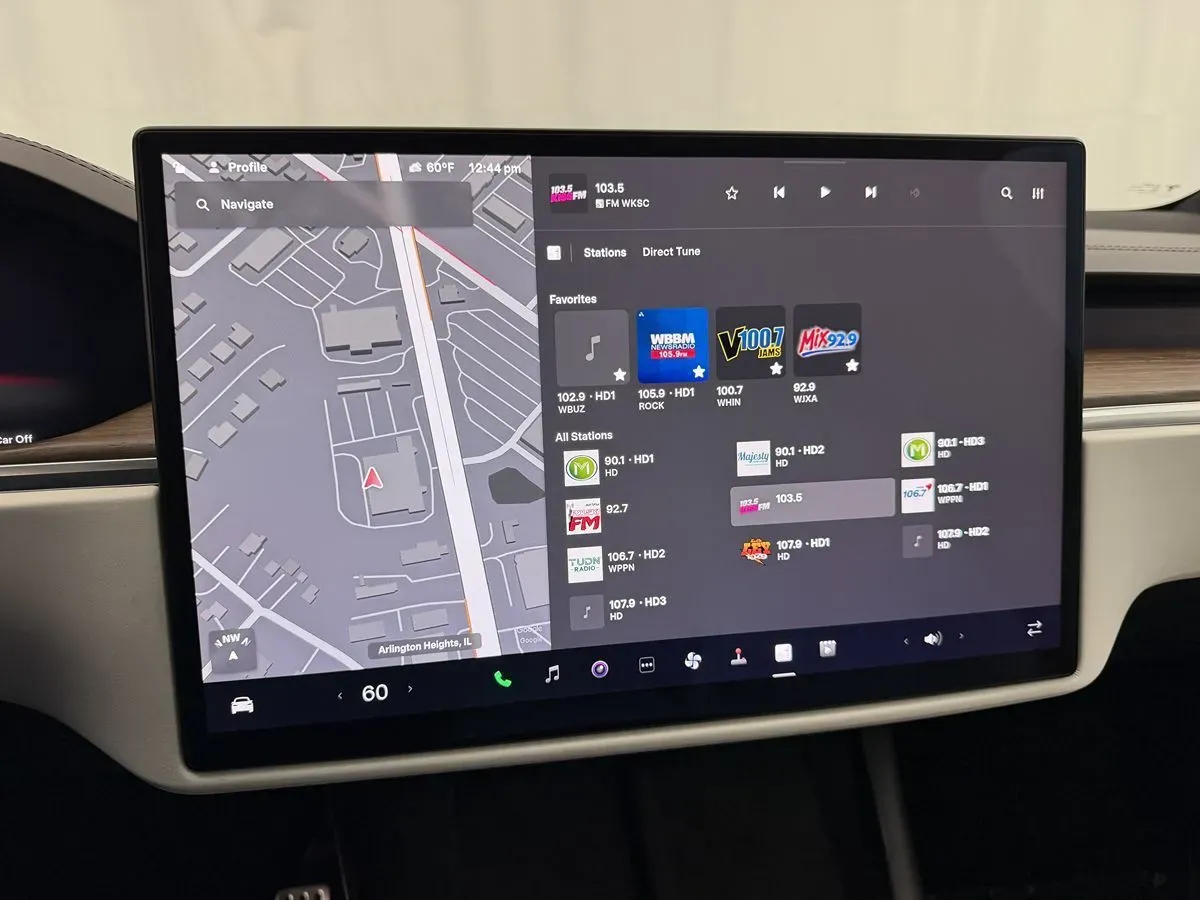 Tesla Model X photo 29