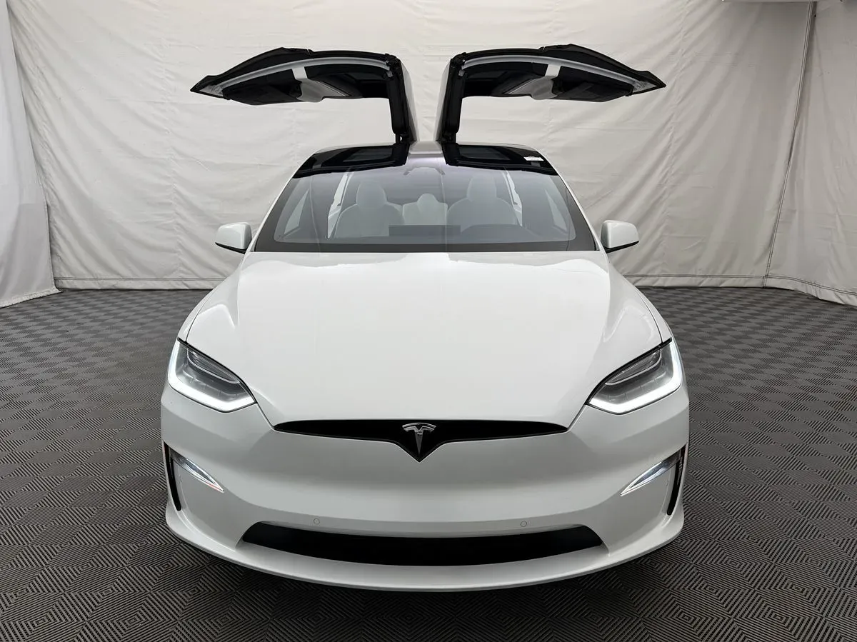 Tesla Model X photo 7