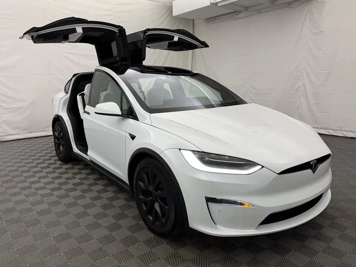 Tesla Model X photo 9