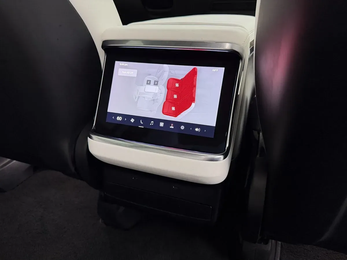 Tesla Model X photo 34