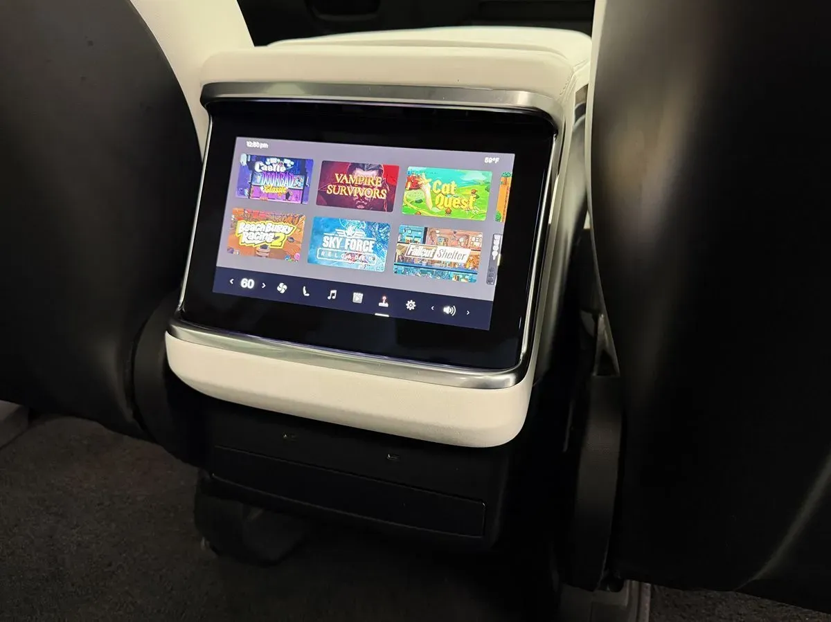 Tesla Model X photo 36