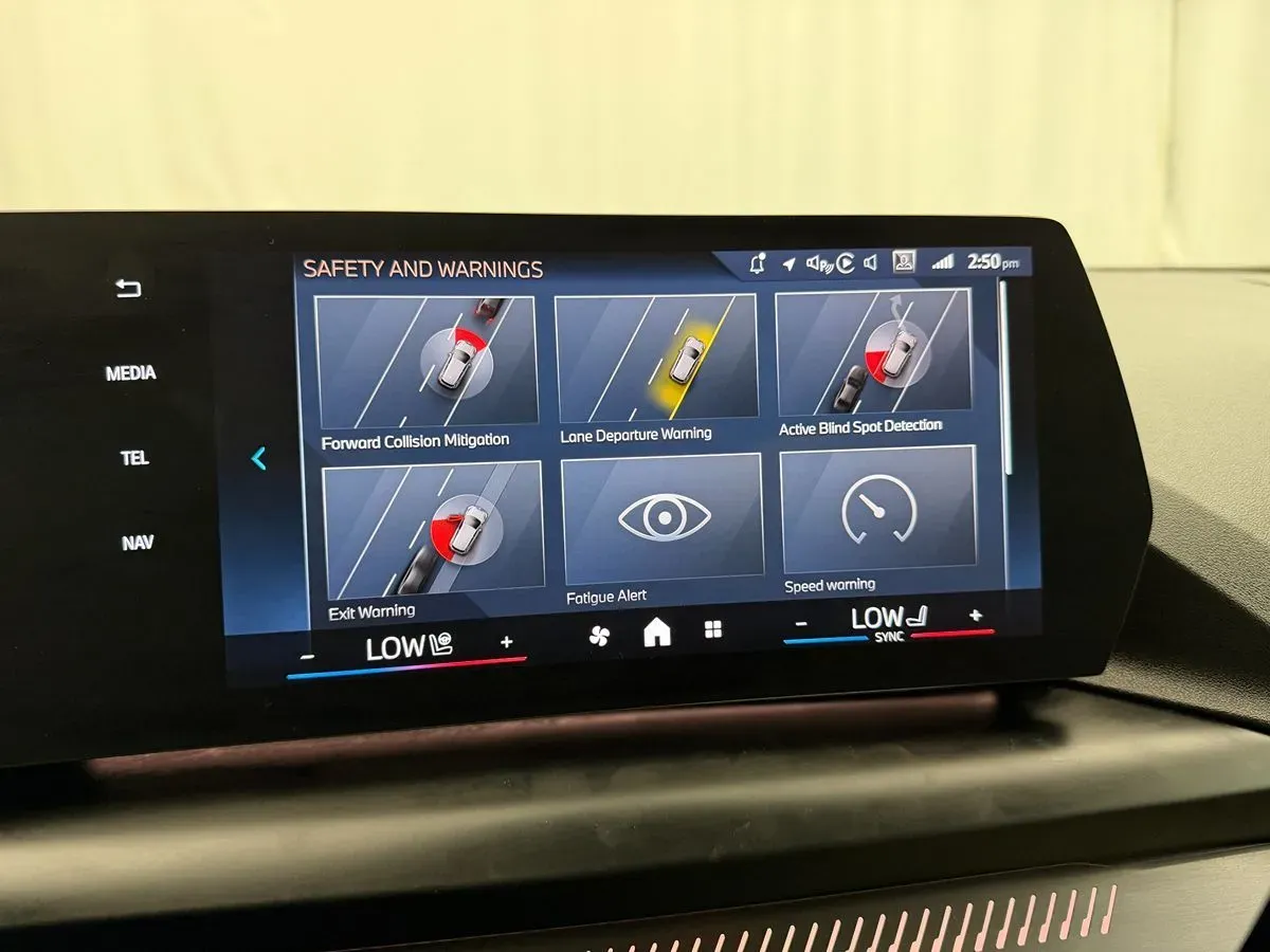 BMW 2 Series photo 16