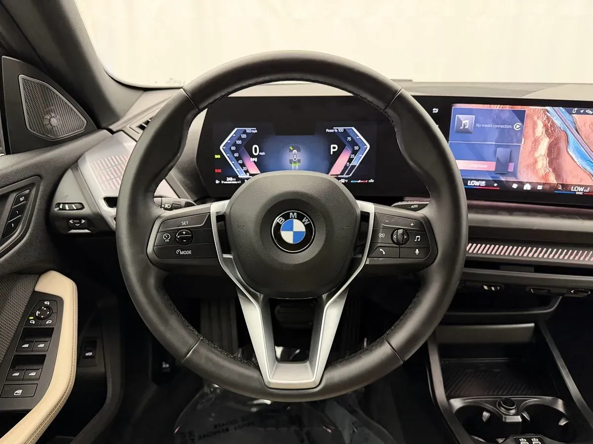 BMW 2 Series photo 8