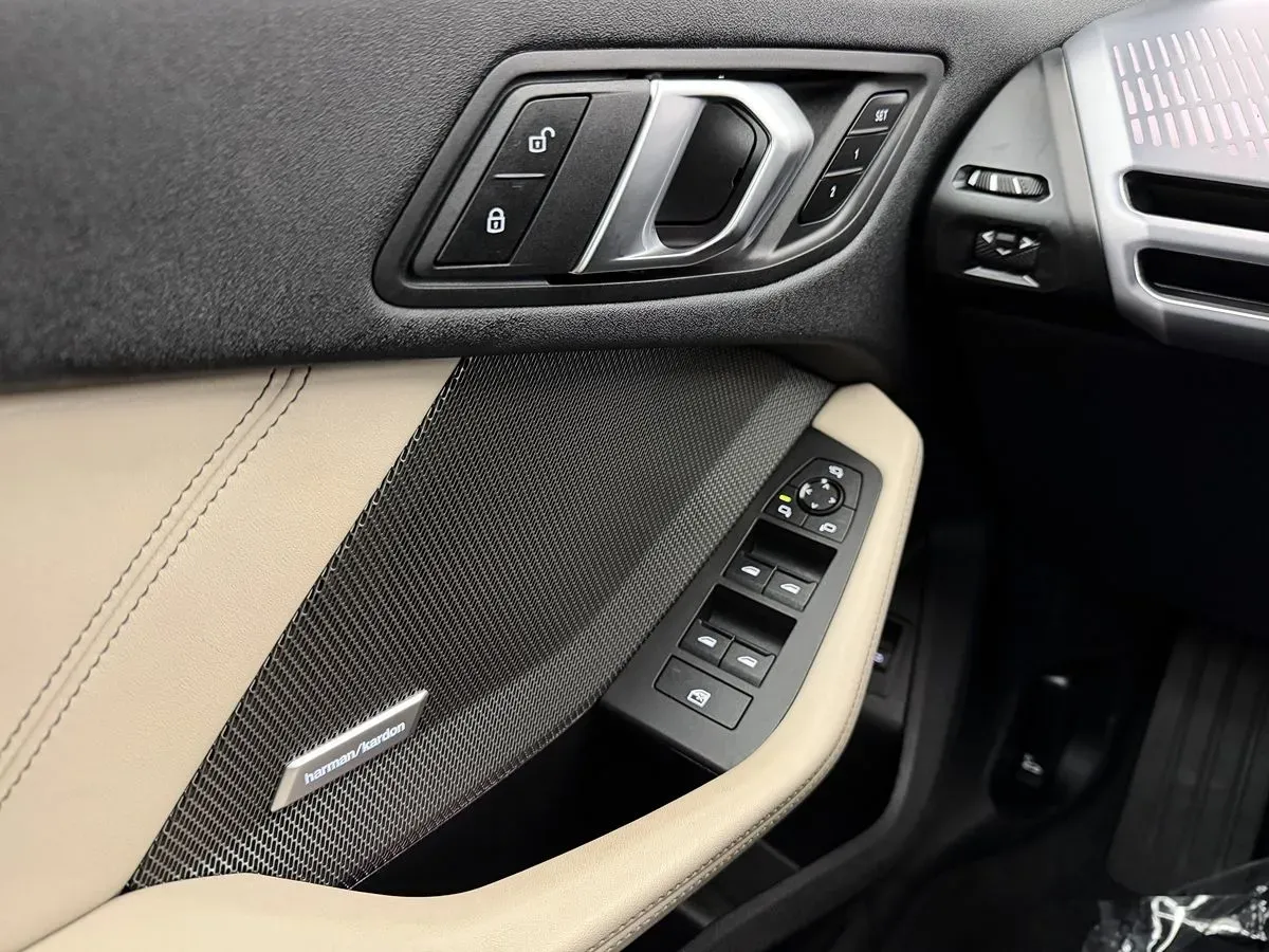 BMW 2 Series photo 12