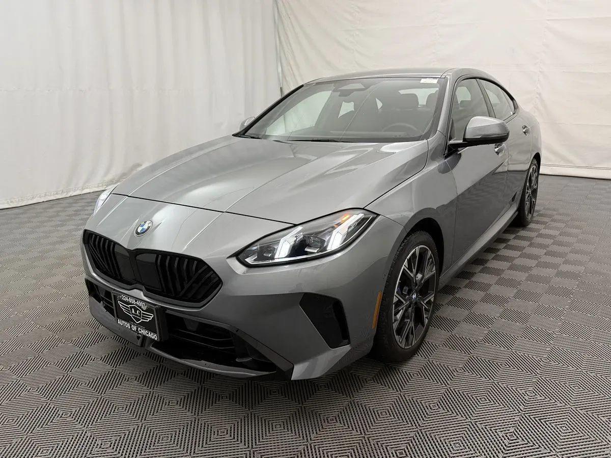 BMW 2 Series photo 2