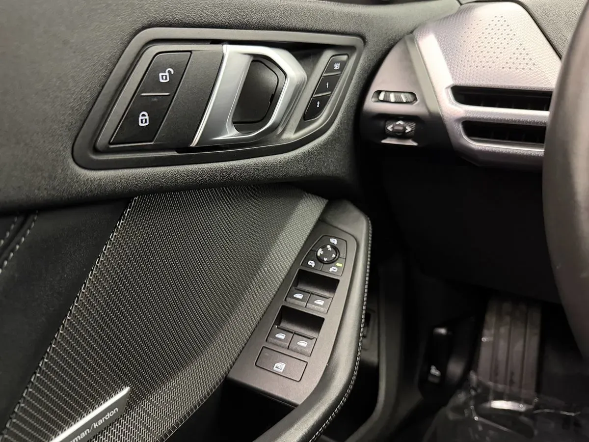 BMW 2 Series photo 9