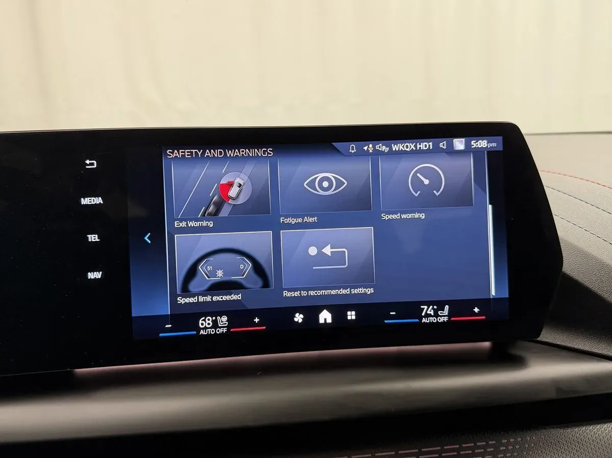 BMW 2 Series photo 14