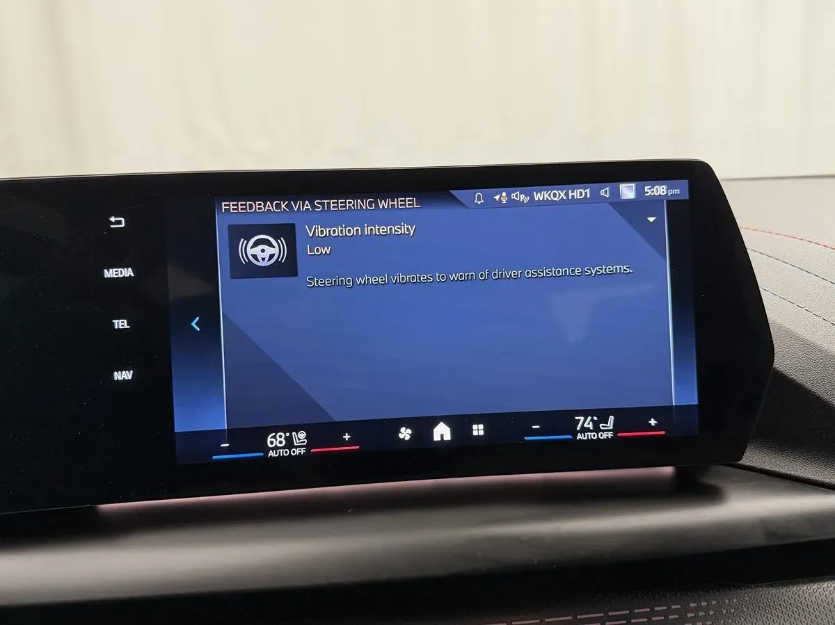 BMW 2 Series photo 21