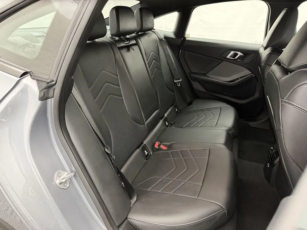 BMW 2 Series photo 32