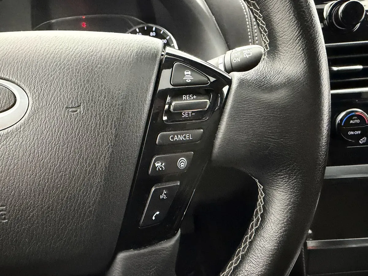Infiniti QX80 photo 13