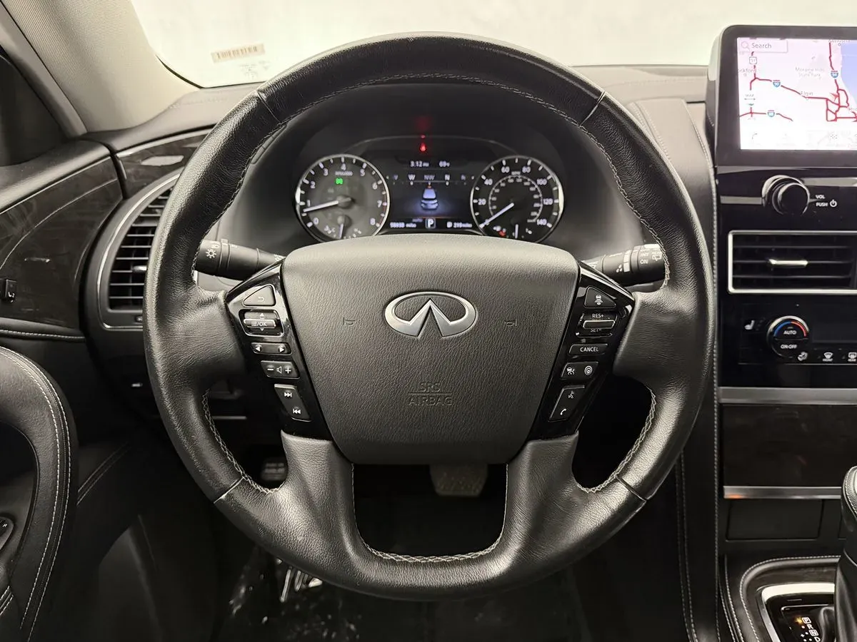 Infiniti QX80 photo 11