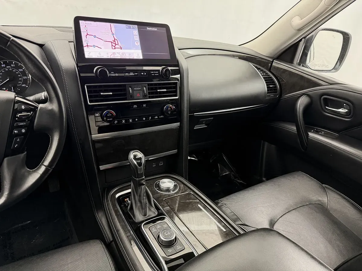 Infiniti QX80 photo 17