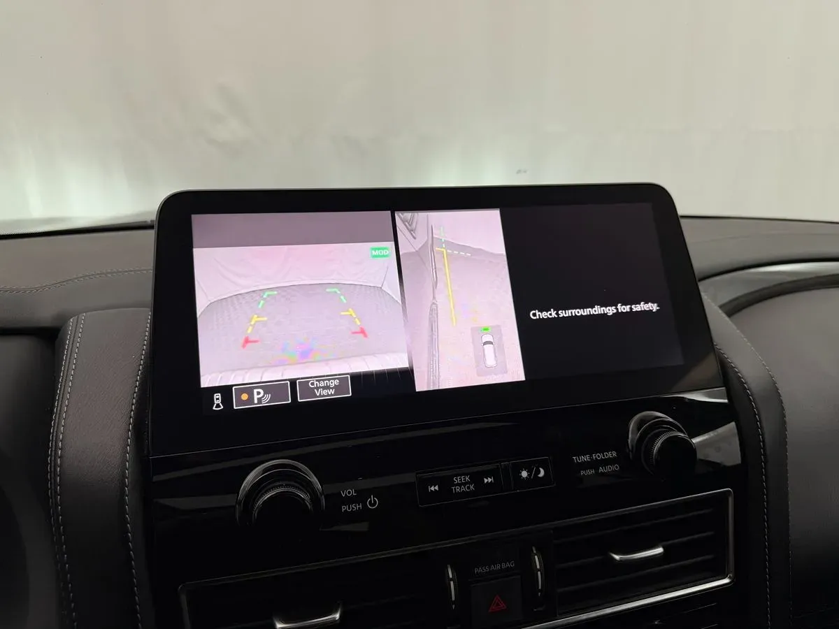 Infiniti QX80 photo 19