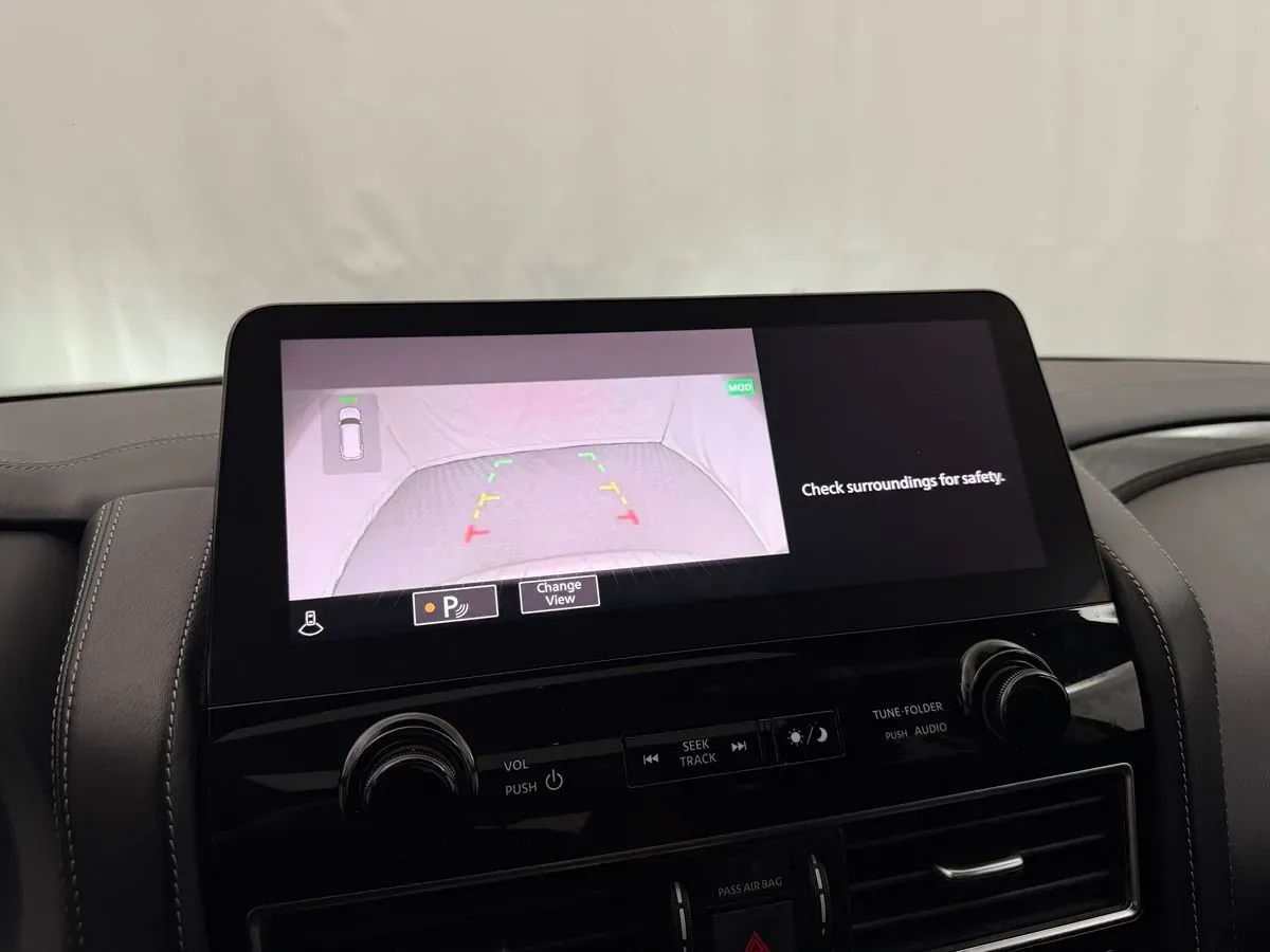 Infiniti QX80 photo 20
