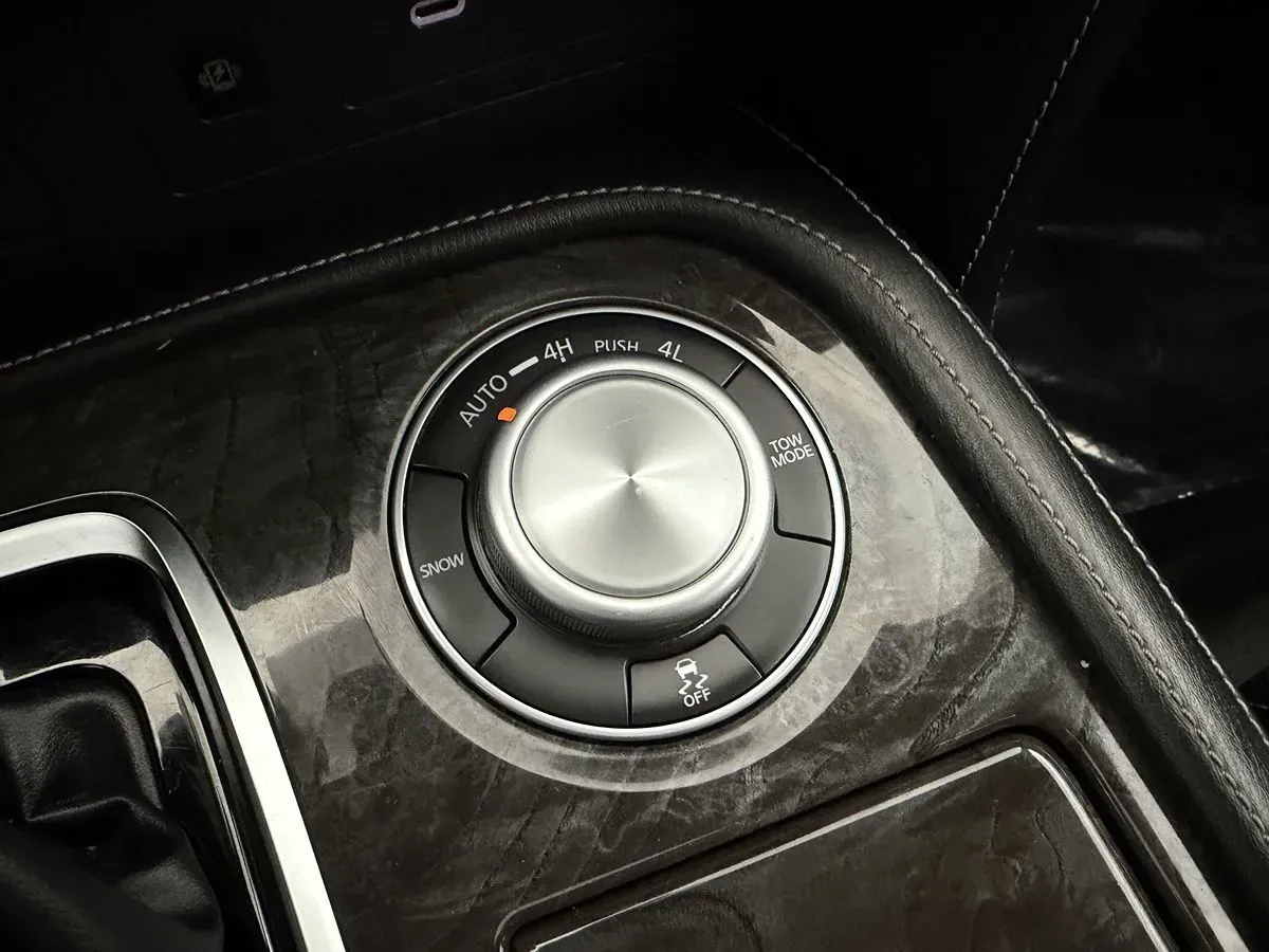 Infiniti QX80 photo 25