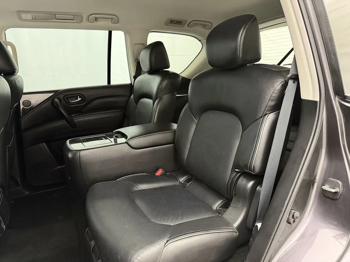 Infiniti QX80 photo 27