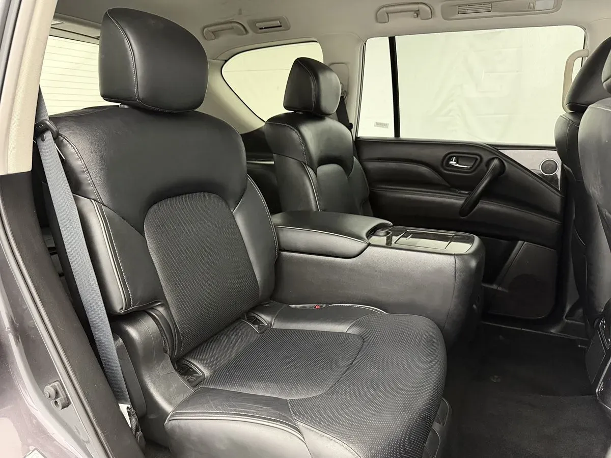 Infiniti QX80 photo 29