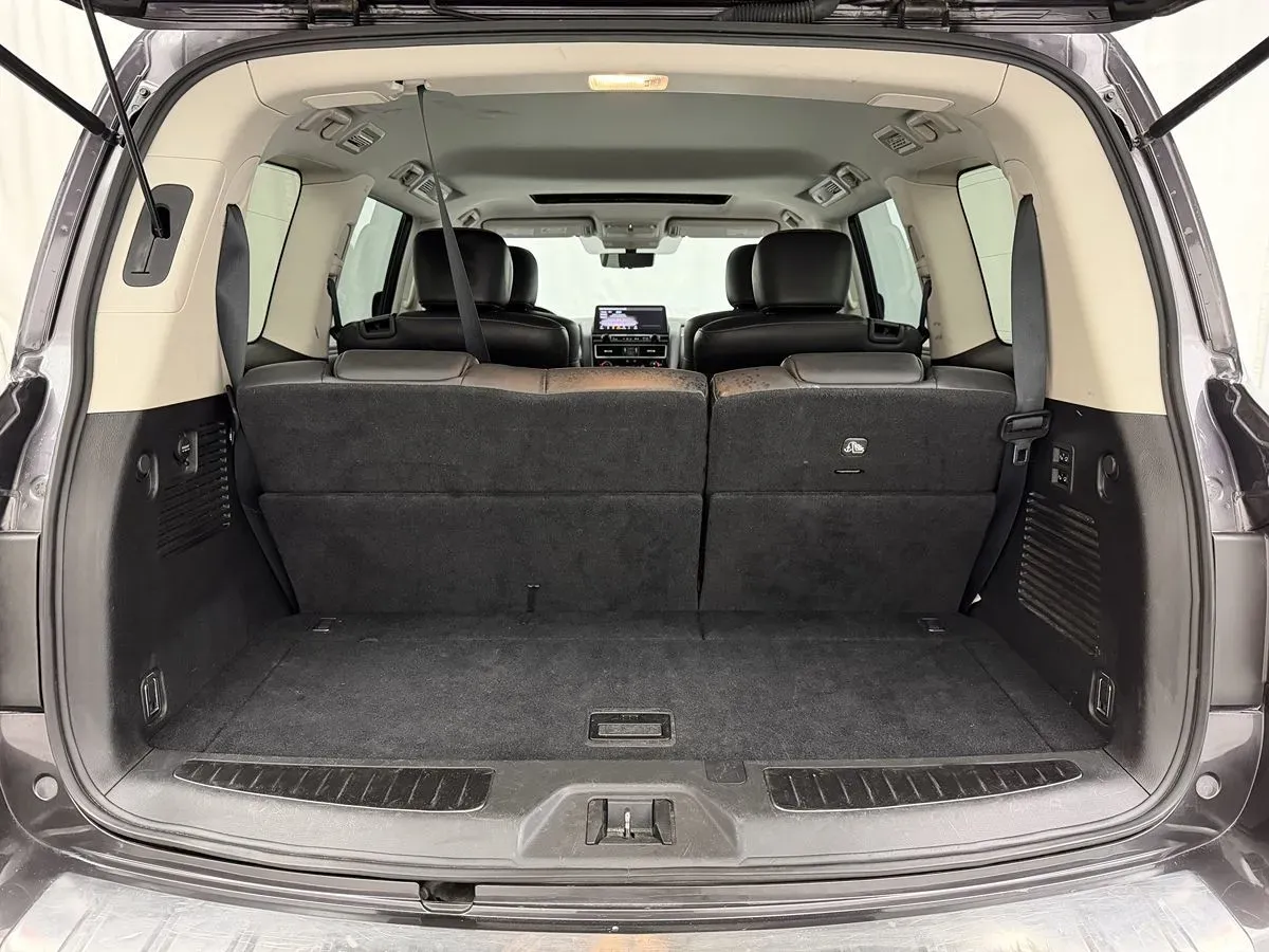 Infiniti QX80 photo 33