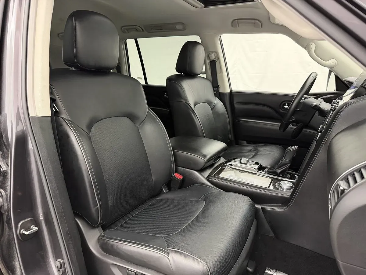 Infiniti QX80 photo 32