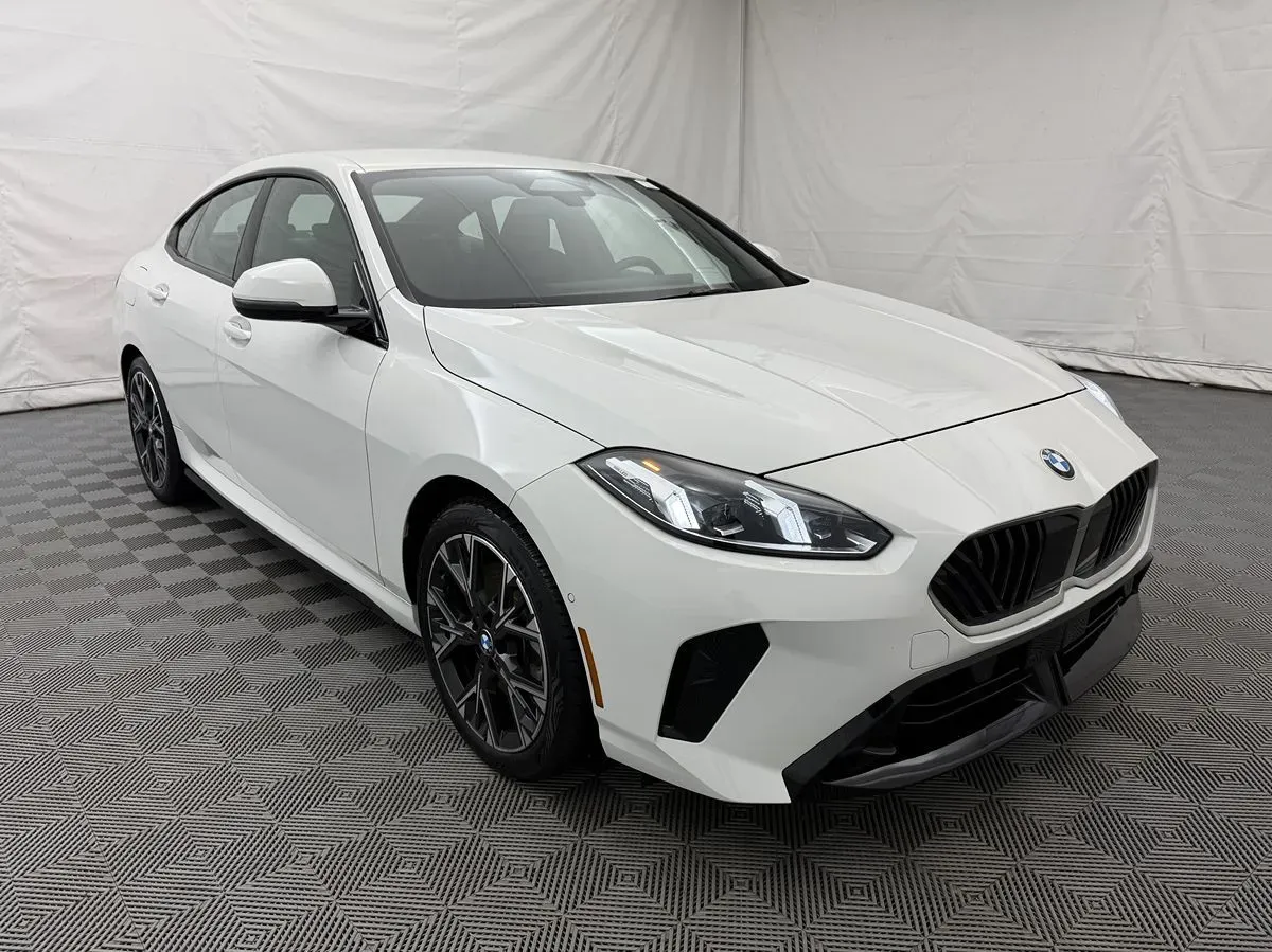 BMW 2 Series photo 3