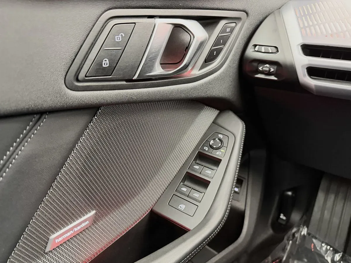 BMW 2 Series photo 12