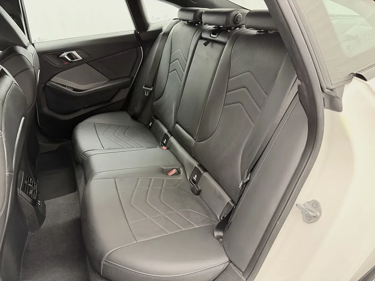 BMW 2 Series photo 35