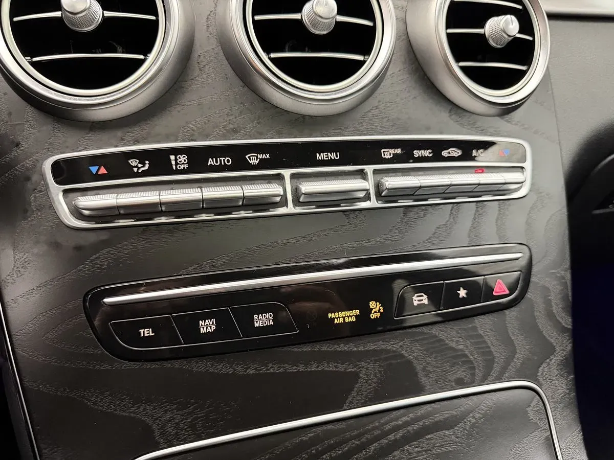 Mercedes-Benz GLC photo 32
