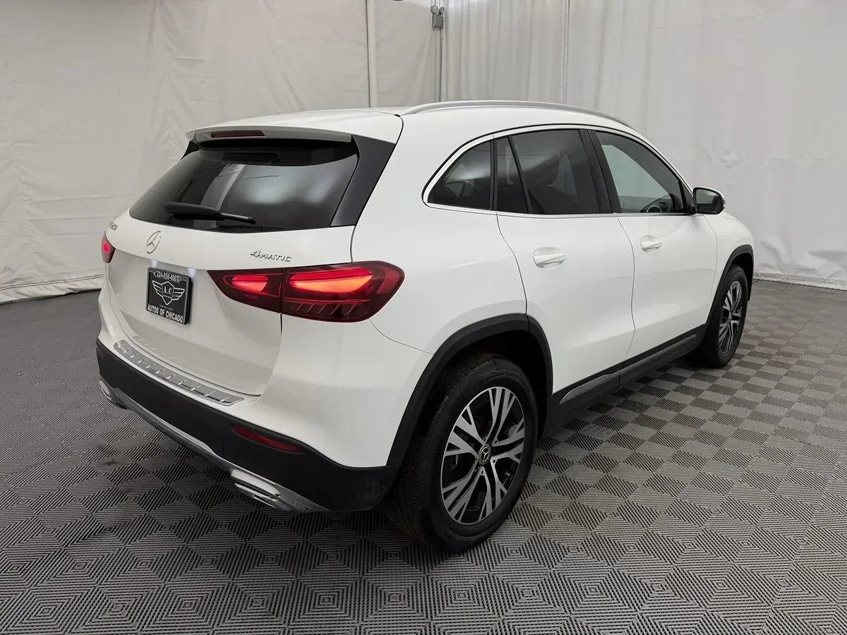 Mercedes-Benz GLA photo 4