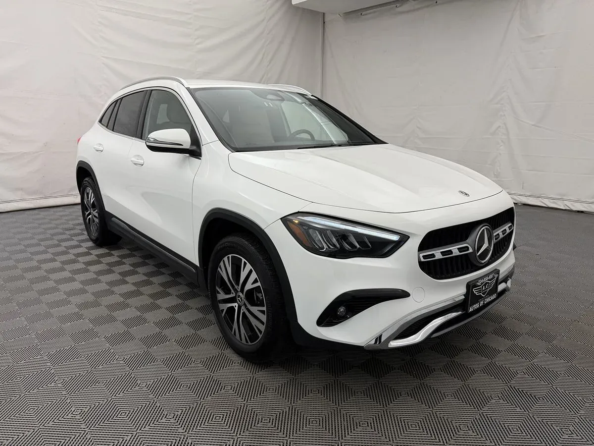 Mercedes-Benz GLA photo 2