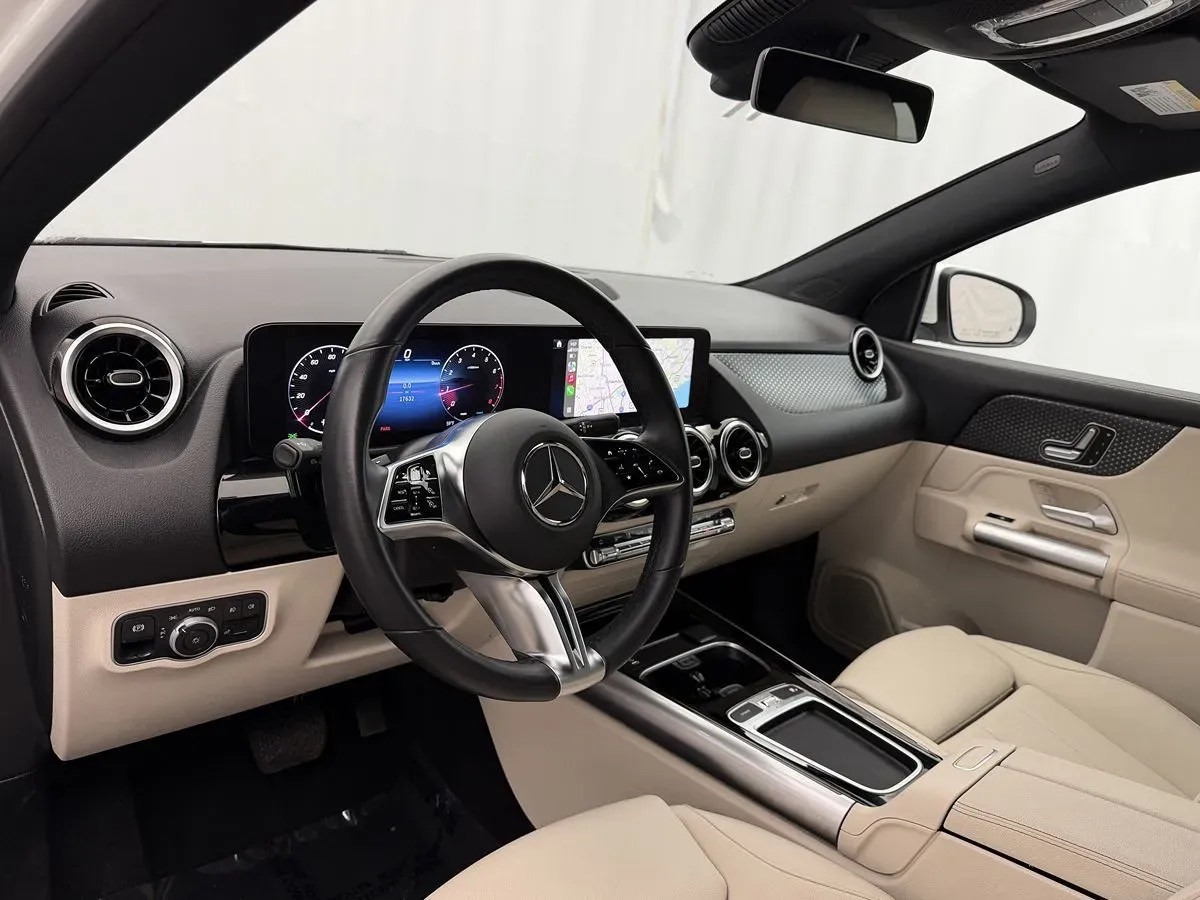 Mercedes-Benz GLA photo 6