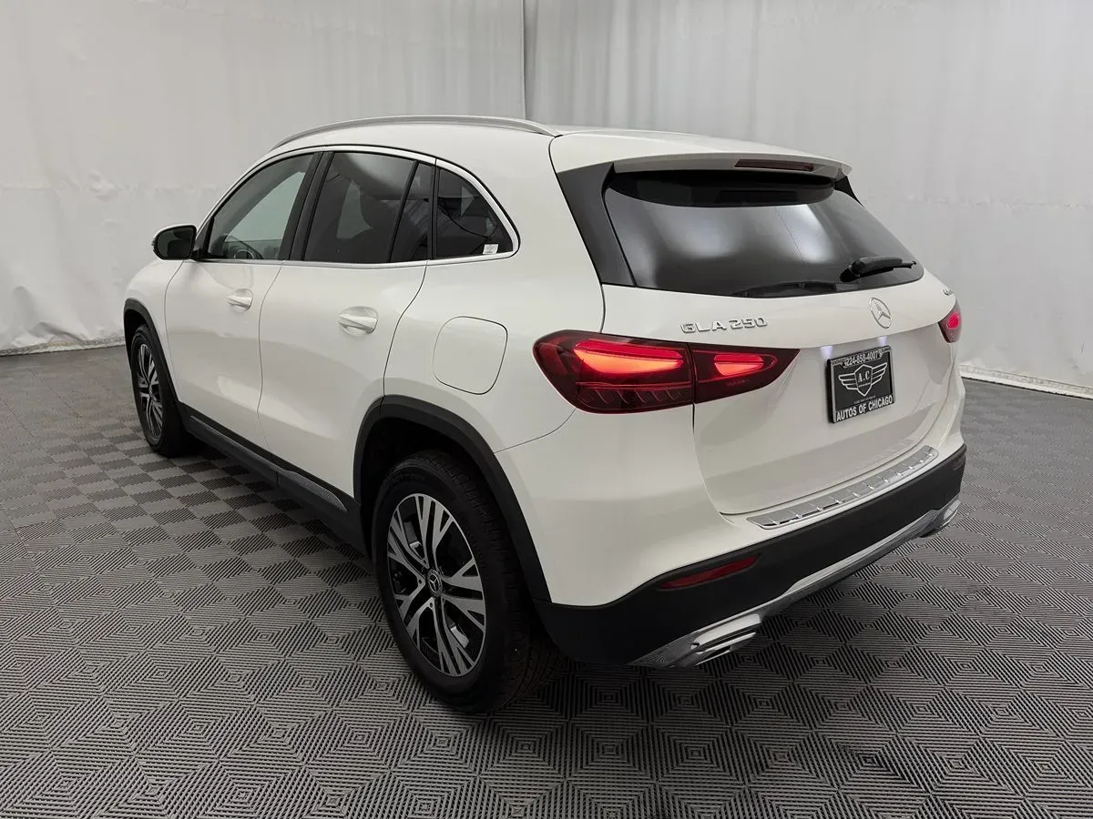 Mercedes-Benz GLA photo 5