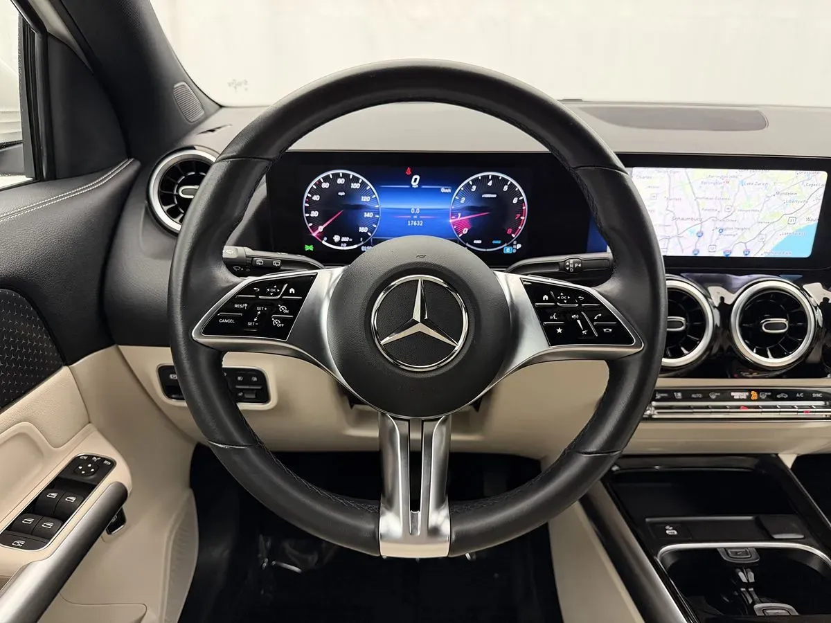 Mercedes-Benz GLA photo 8
