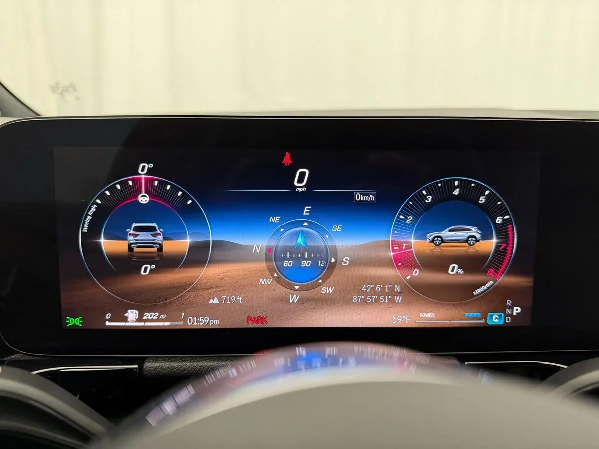Mercedes-Benz GLA photo 13