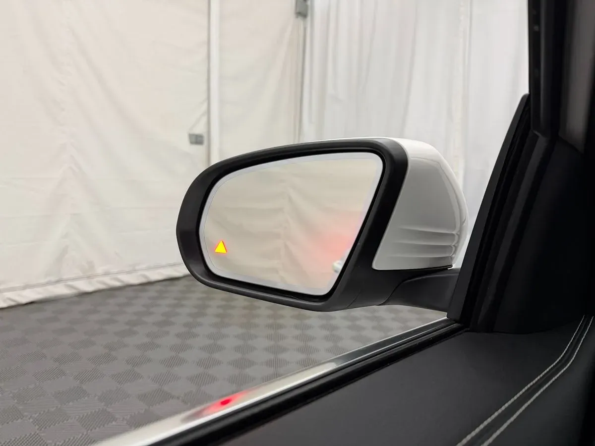 Mercedes-Benz GLA photo 15