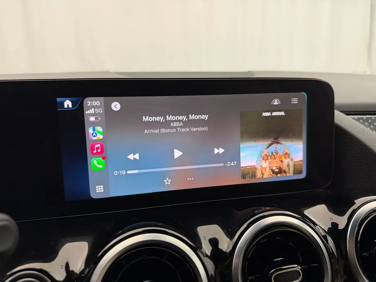 Mercedes-Benz GLA photo 34