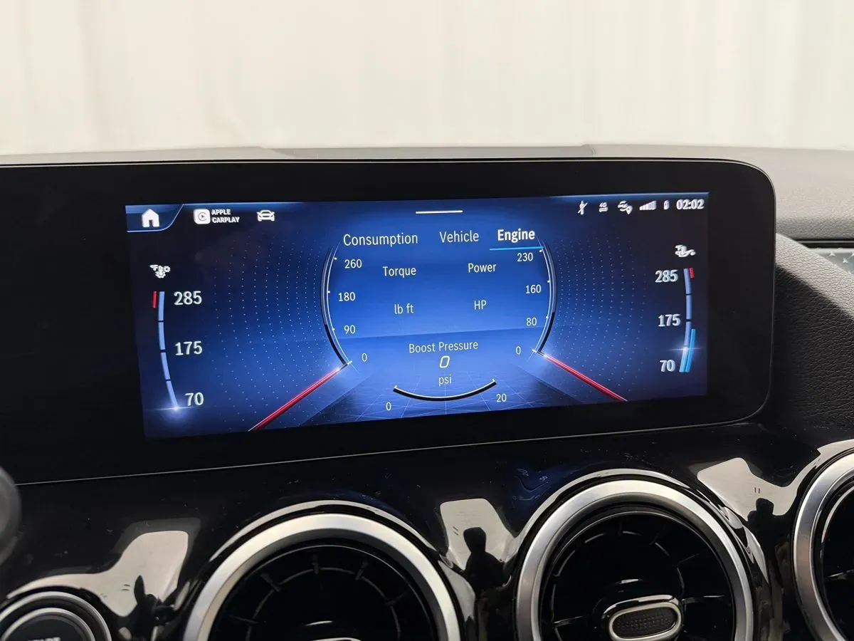 Mercedes-Benz GLA photo 32