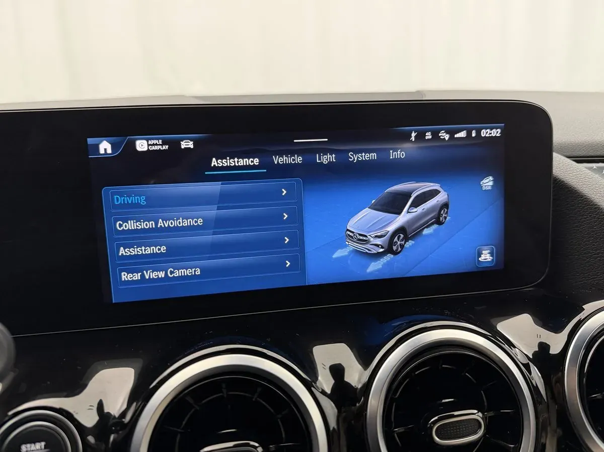 Mercedes-Benz GLA photo 17