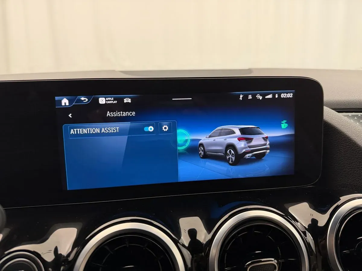 Mercedes-Benz GLA photo 20