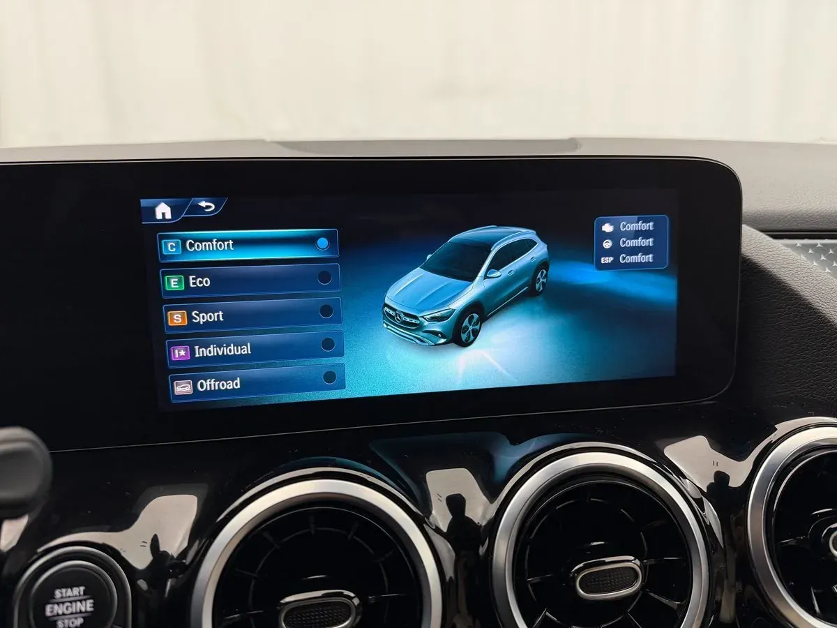 Mercedes-Benz GLA photo 26